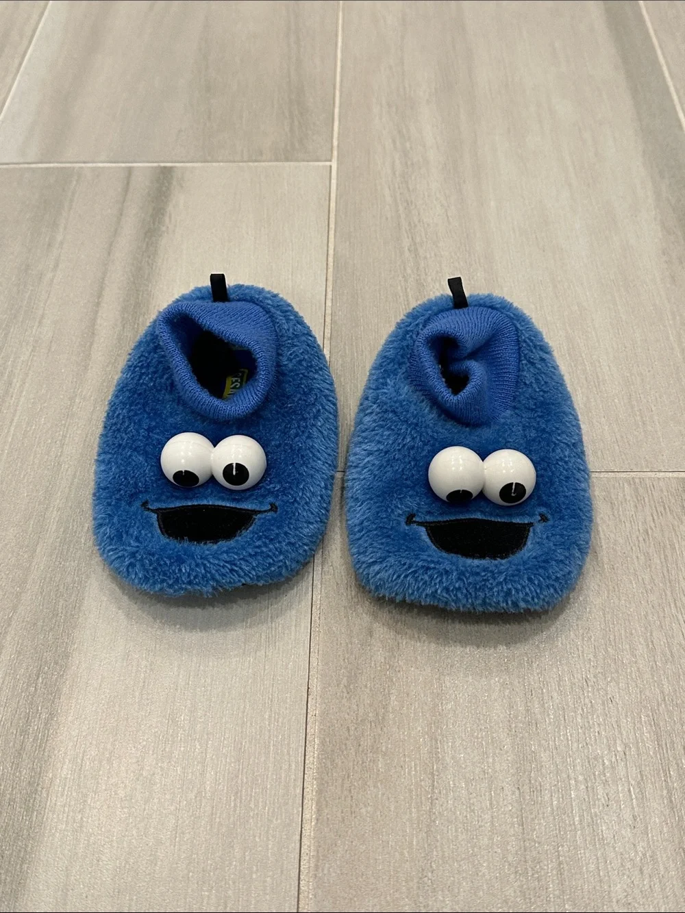 Sesame Street Toddler Size 7/8 Cookie Monster Slippers with Fun Eyes
